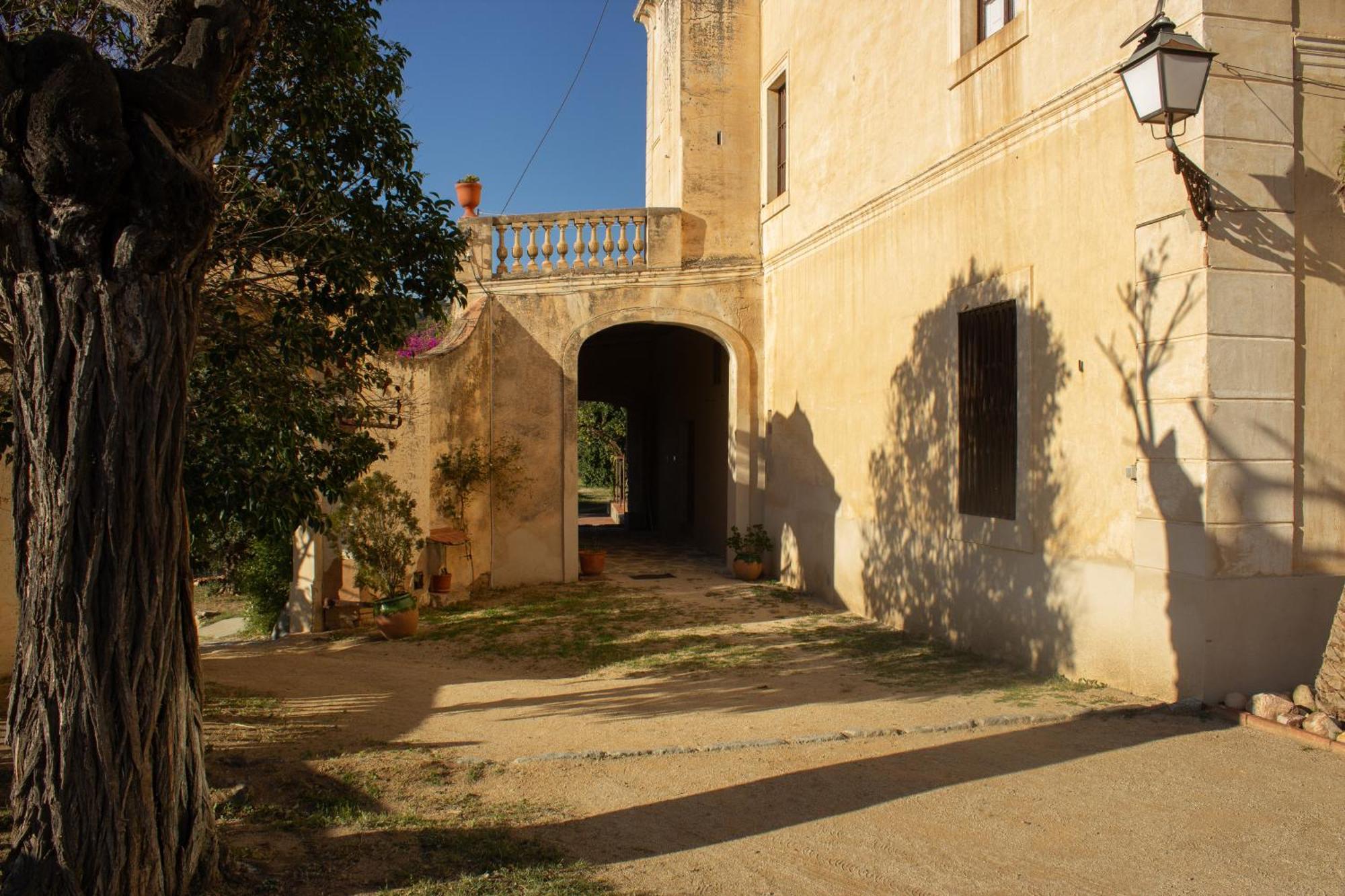 Can Rovira - Stunning Neoclassical Mansion, Just 20 Min Drive From Barcelona City Center, Ideal For Groups And Families Alella Extérieur photo